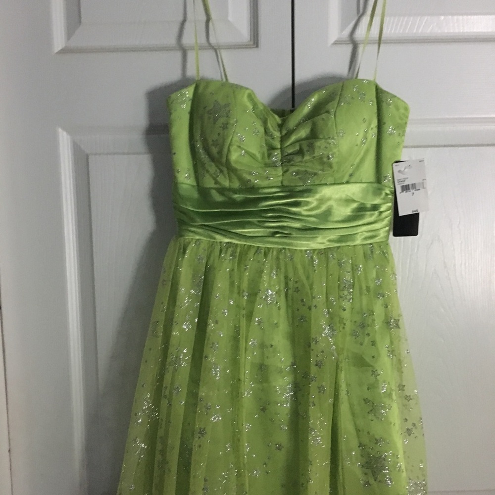 Beautiful NWT MXI citron Party Dress Sz.7